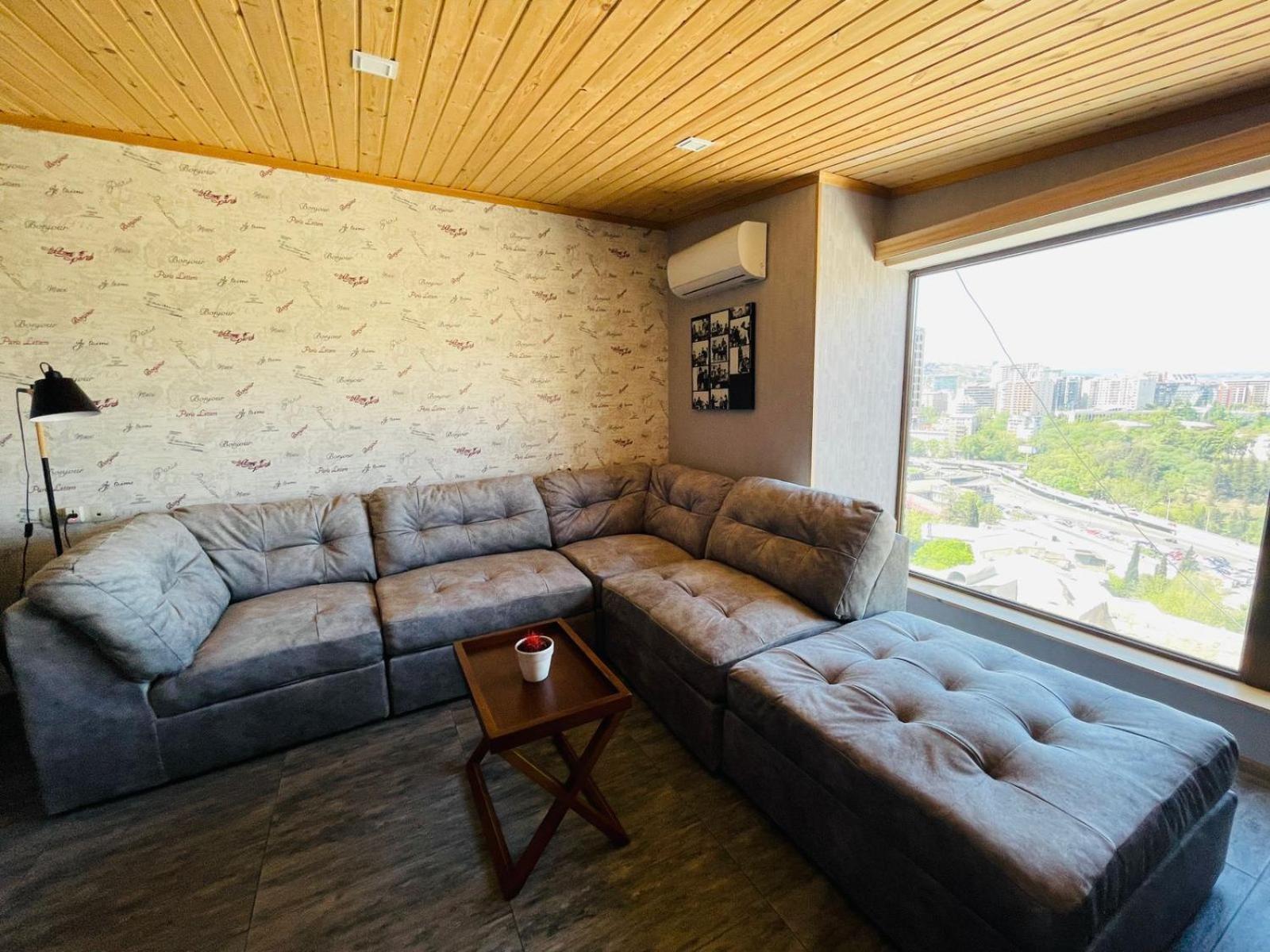 Veranda Tbilisi Luaran gambar